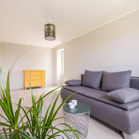 Apartment Sunny Between Airport And With 3 Bedrooms