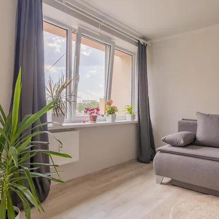 Sunny Between Airport And With 3 Bedrooms Apartment