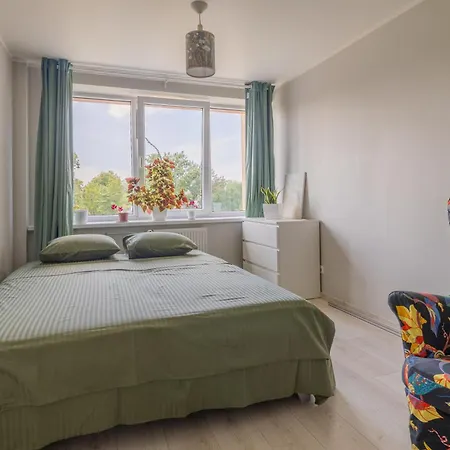 Sunny Between Airport And With 3 Bedrooms Apartment *