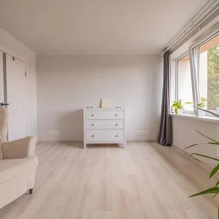 Apartment Sunny Between Airport And With 3 Bedrooms *