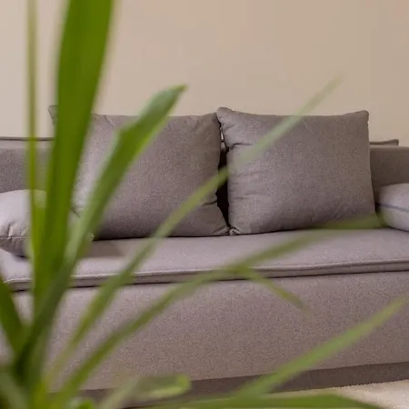 Sunny Between Airport And With 3 Bedrooms Apartment *