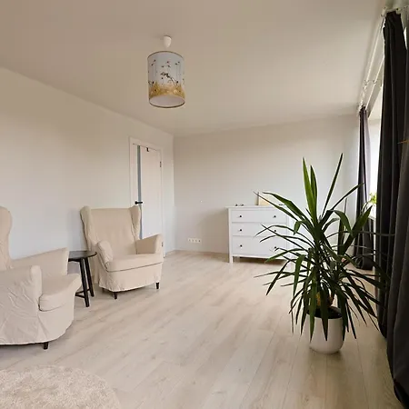 Sunny Between Airport And With 3 Bedrooms