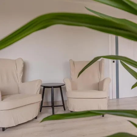 Apartment Sunny Between Airport And With 3 Bedrooms