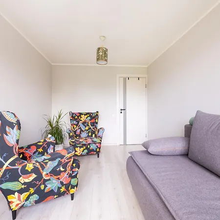 Sunny Between Airport And With 3 Bedrooms