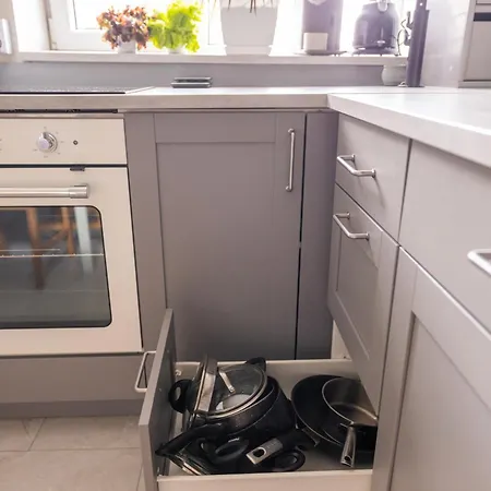 Апартаменты Sunny Between Airport And With 3 Bedrooms