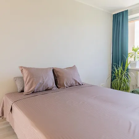 Апартаменты Sunny Between Airport And With 3 Bedrooms Рига