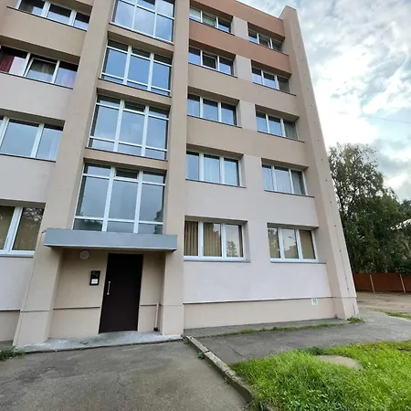 Sunny Between Airport And With 3 Bedrooms דירה ריגה