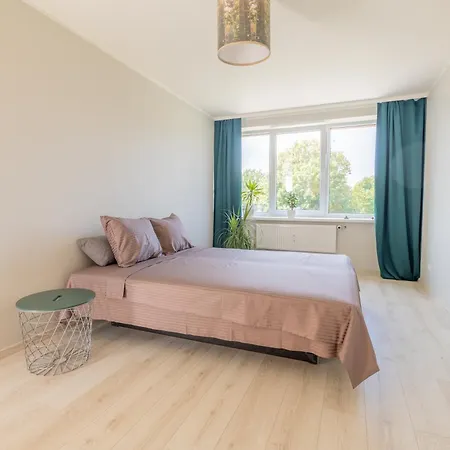 Sunny Between Airport And With 3 Bedrooms דירה *