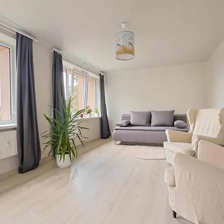 Sunny Between Airport And With 3 Bedrooms